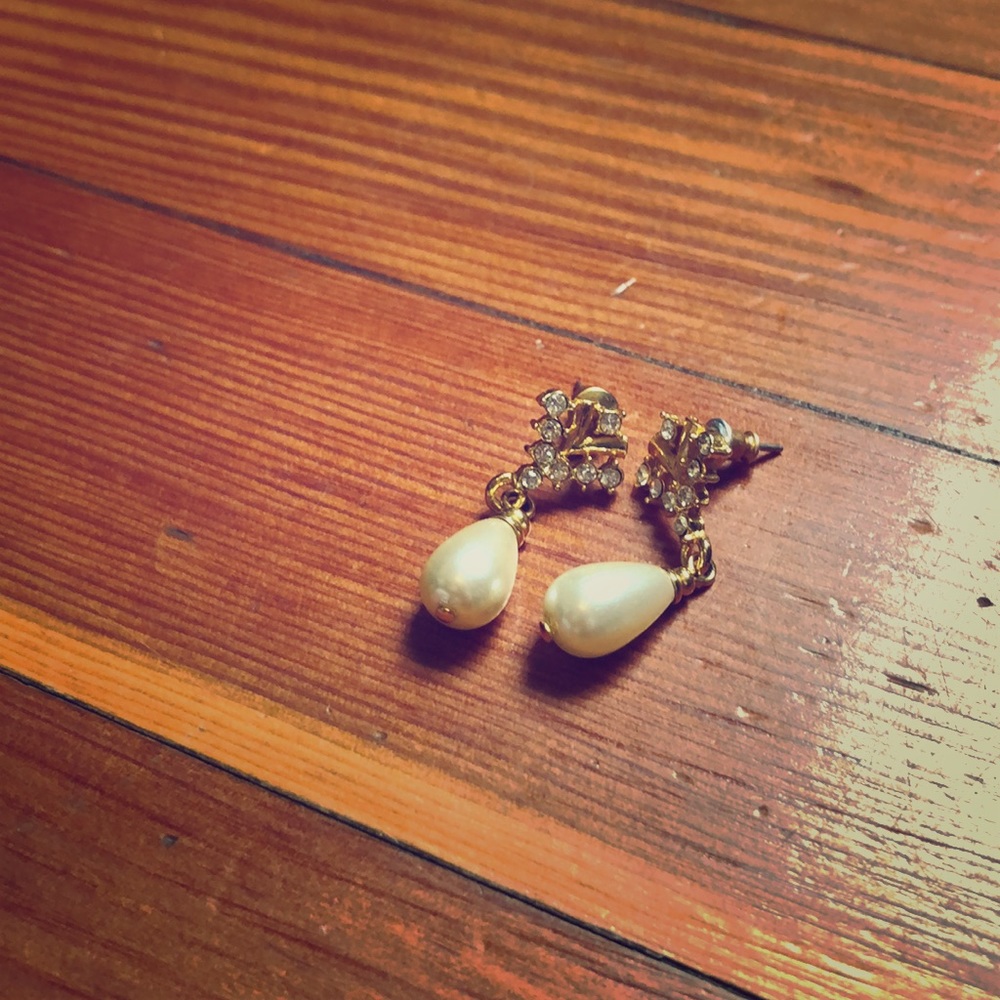 Jem and pearl hanging earrings